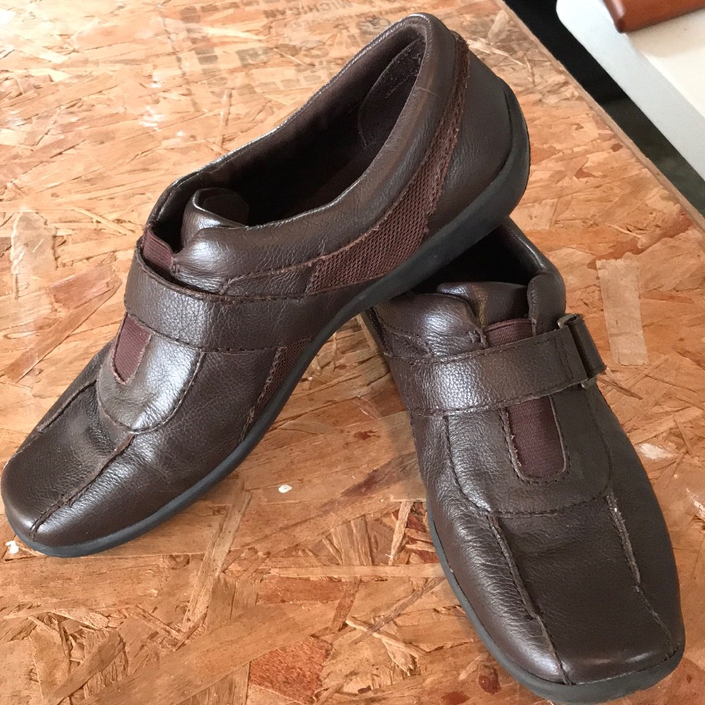 Nice brown casual shoes size 7M